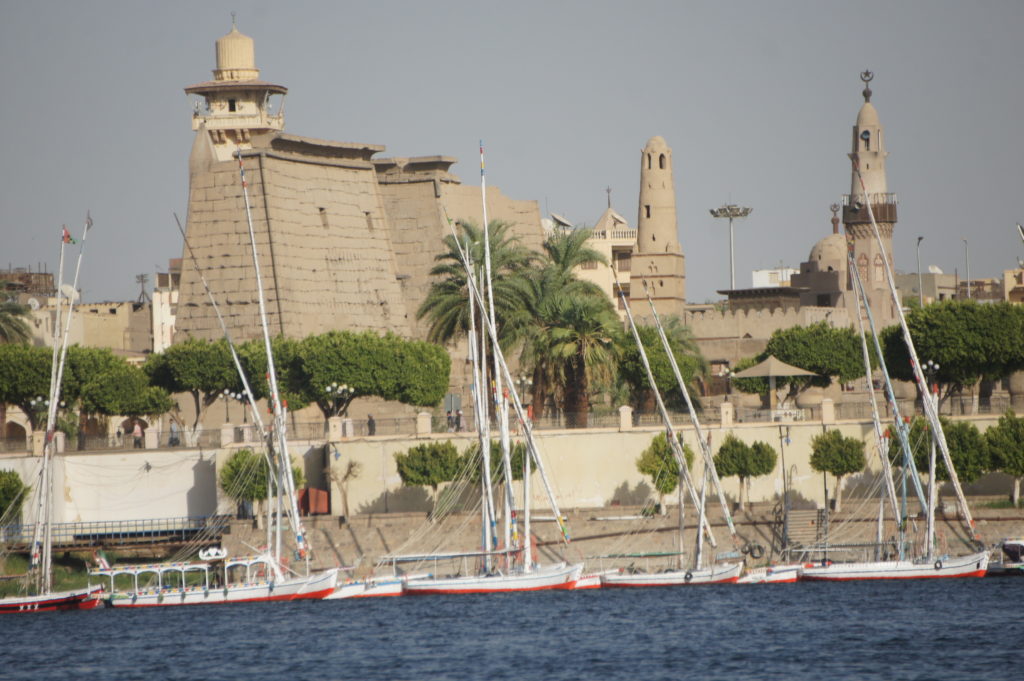 Świątynia w Luksorze widziana z Nilu