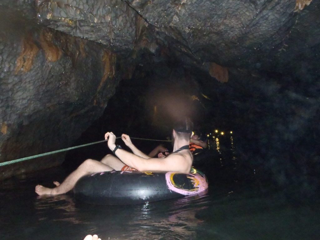 Tubing w jaskini