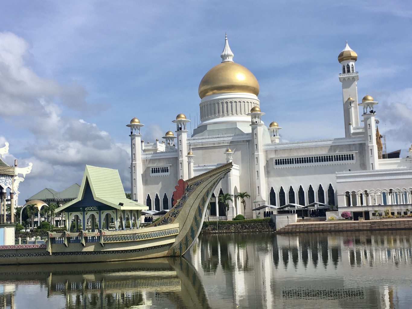 Meczet w centrum BSB jest wizytówką sułtanatu Brunei