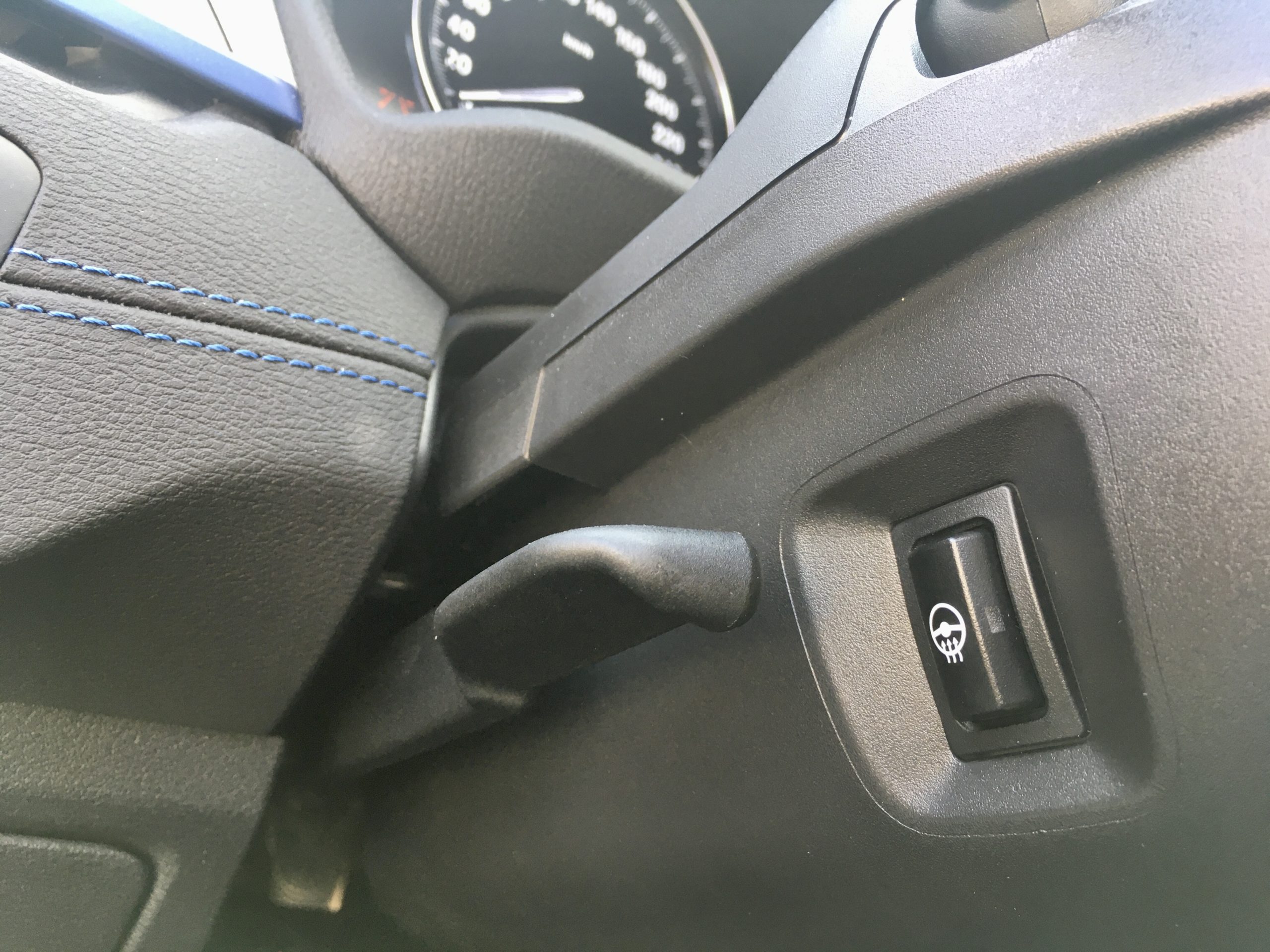 Przydatny przycisk ogrzewania kierownicy jest dość dobrze ukryty w BMW X1 xDrive25e