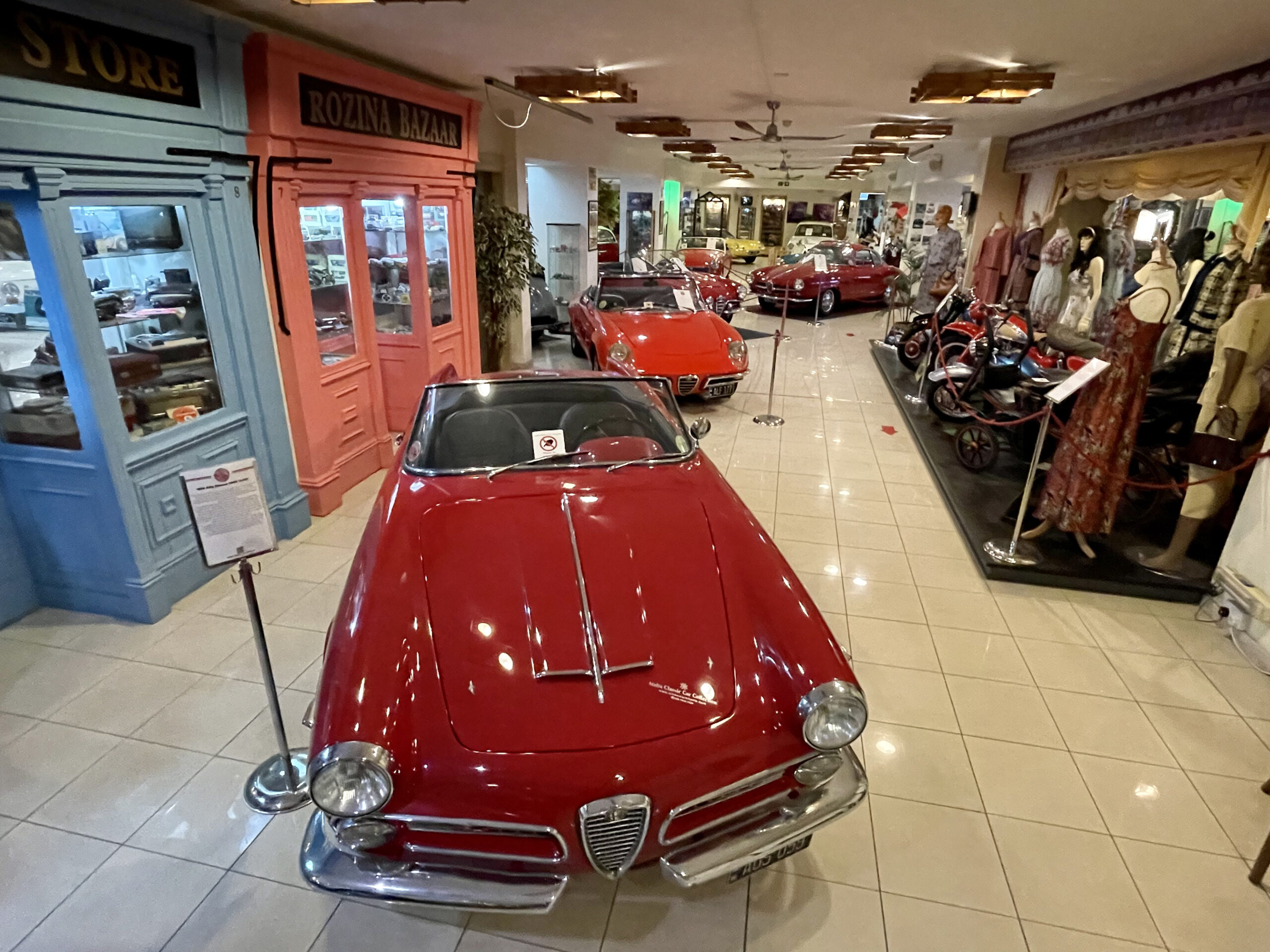 W muzeum nie mogło zabraknąć egzemplarzy Alfa Romeo