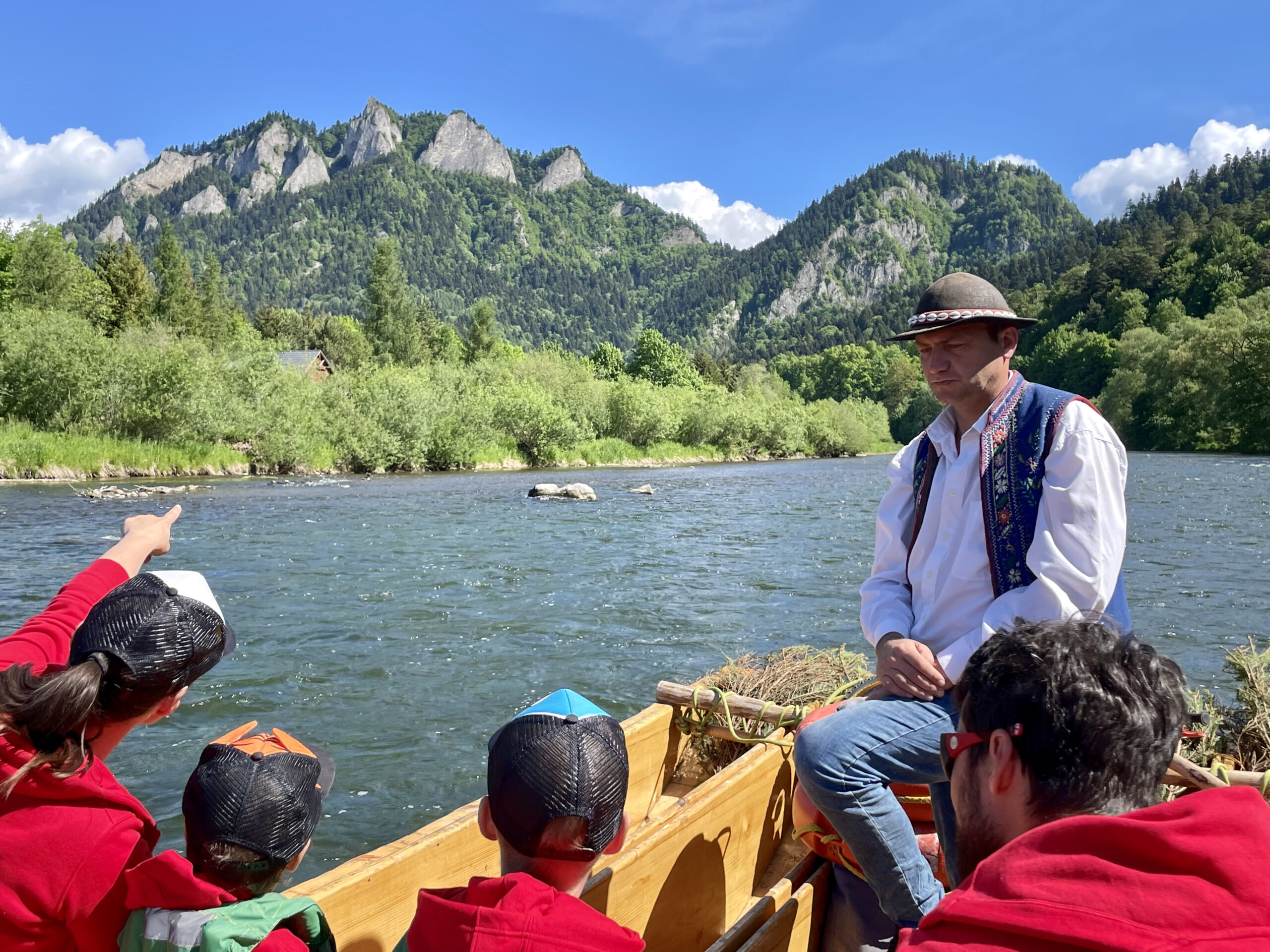 Spływ Dunajcem (w tle Trzy Korony)