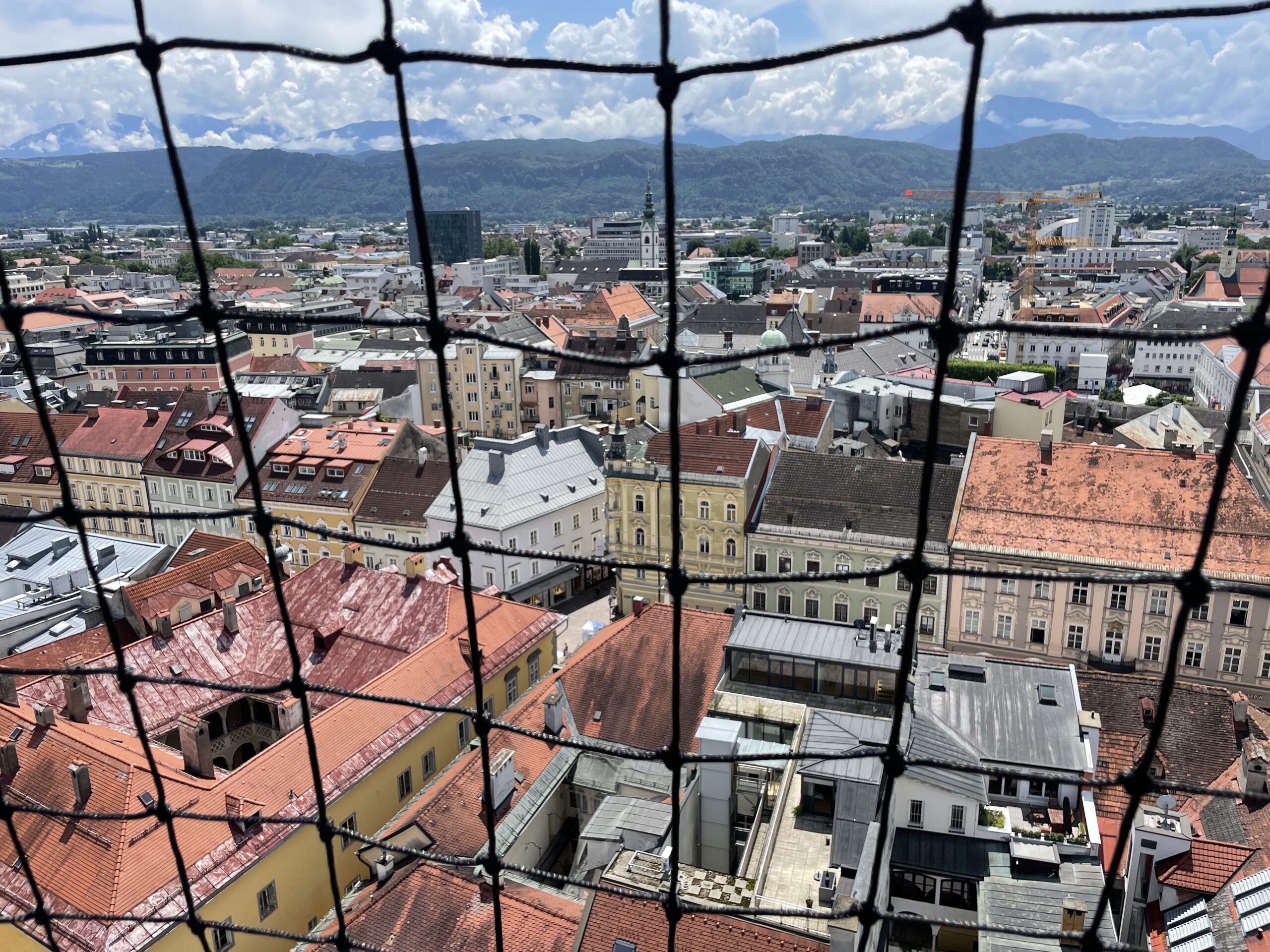Widok na Klagenfurt z wieży kościelnej