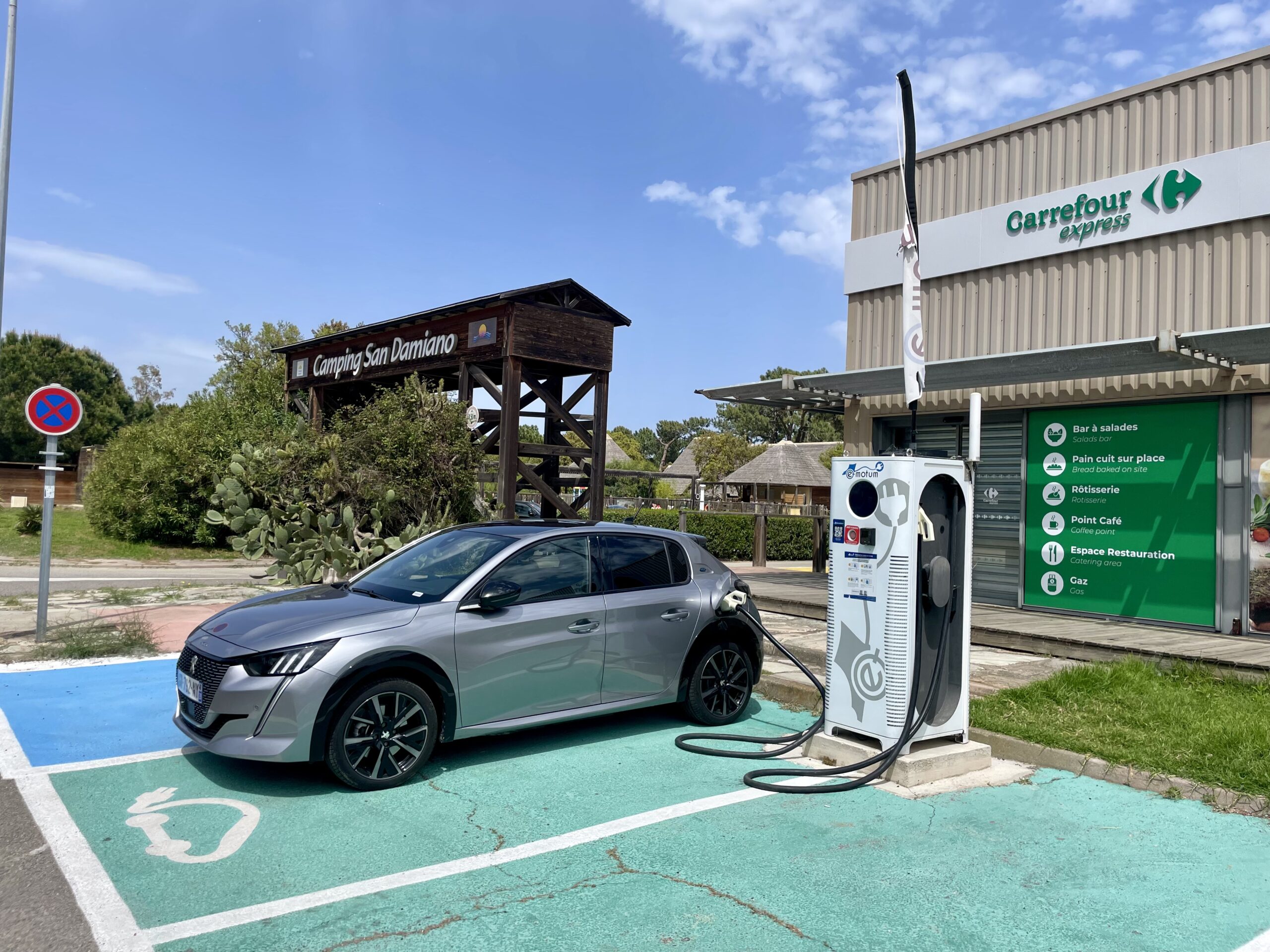 Jedno z miejsc, gdzie można naładować auto z urządzenia DC