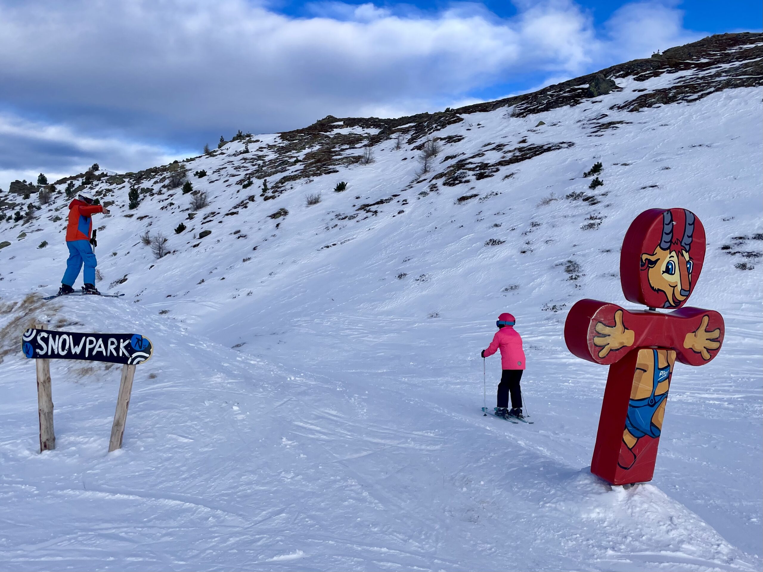 W ośrodkach Pitztal przygotowano specjalne trasy dla dzieci, które łączą sport z zabawą