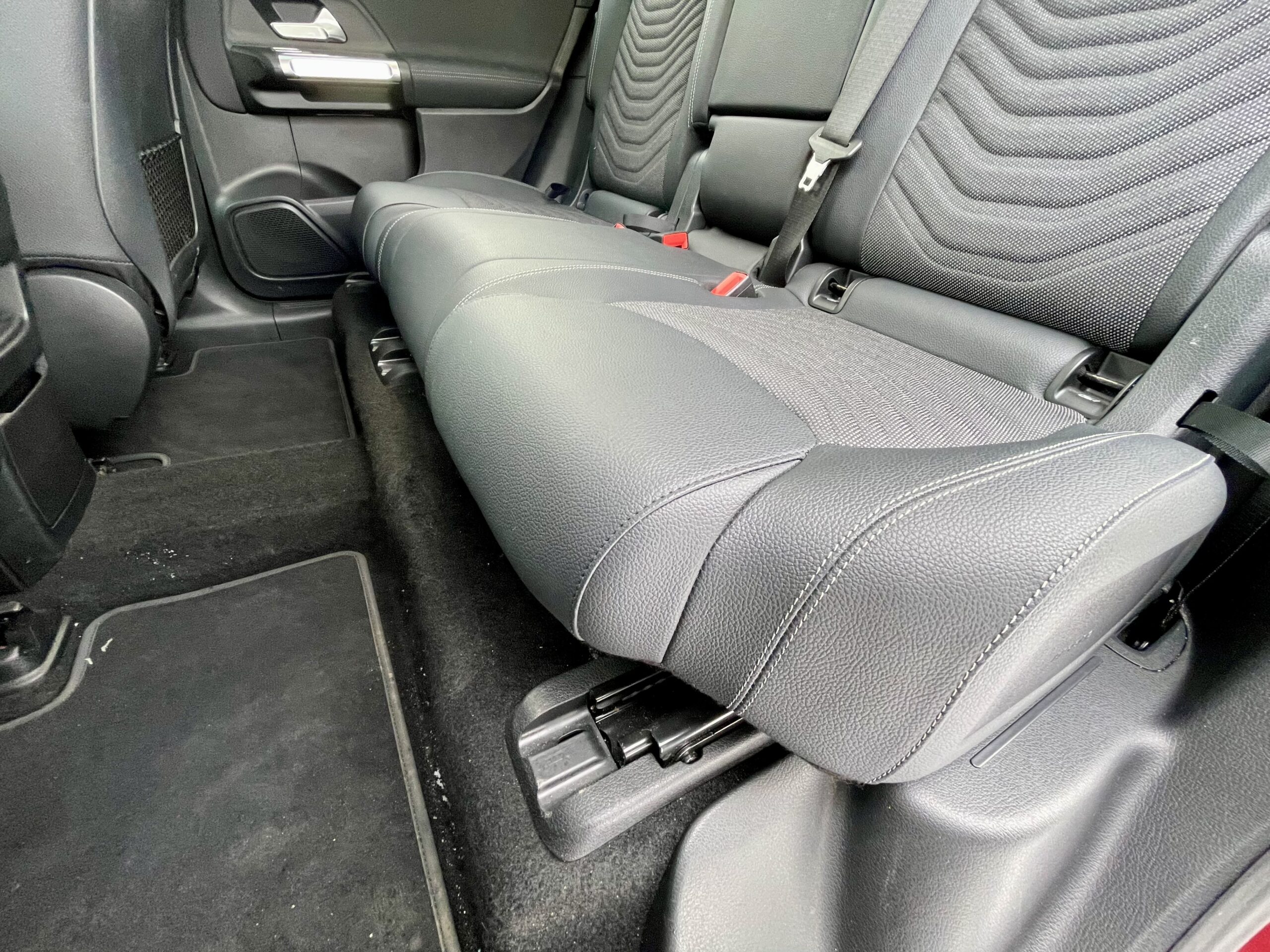 Przesuwana tylna kanapa pozwala na większą elastyczność aranżacji wnętrza