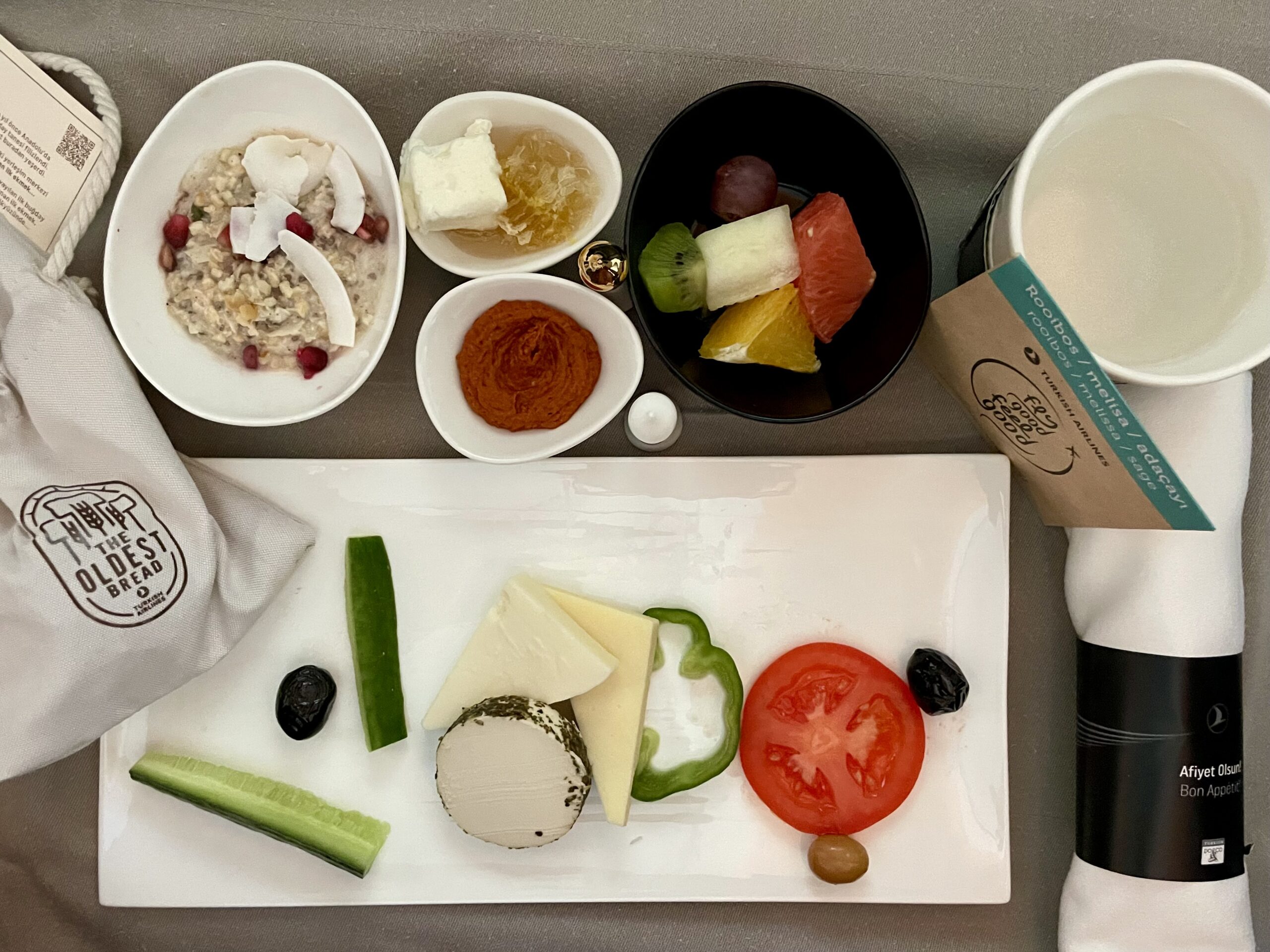 Przykładowy zestaw przystawek oferowanych w klasie biznes 