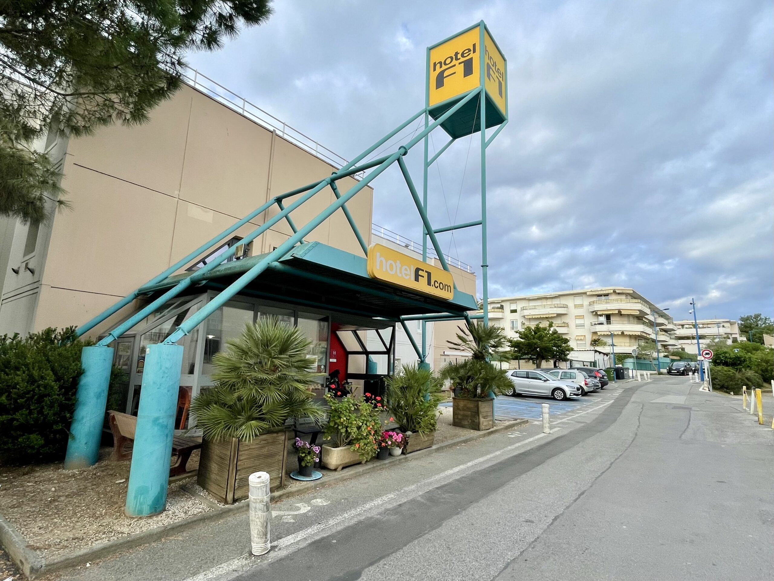 Solidny i tani - hotel sieci F1 na obrzeżach Nicei