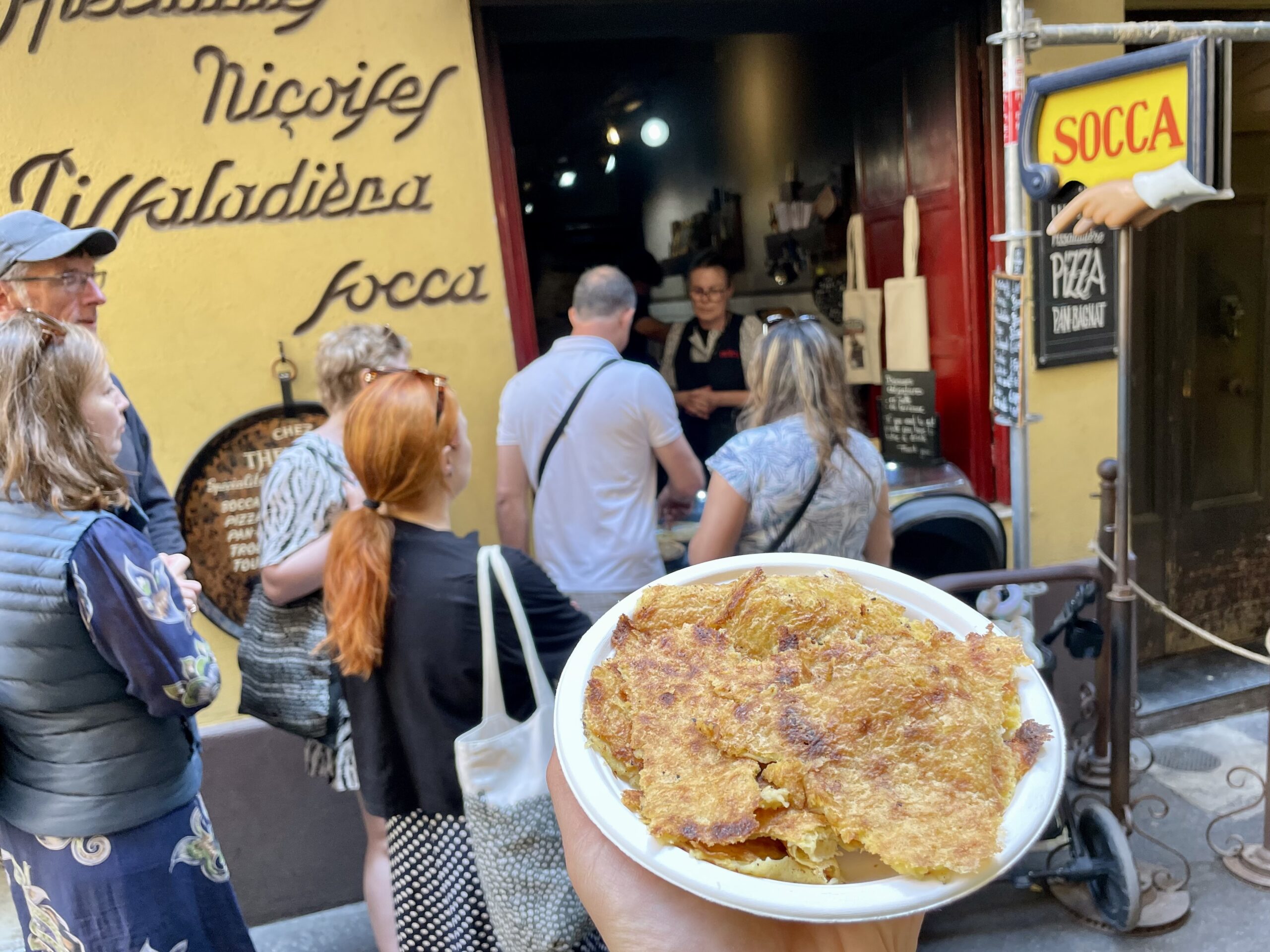 Do małego lokalu „Chez Thérésa” na starym mieście, gdzie podawane jest socca zawsze stoi kolejka