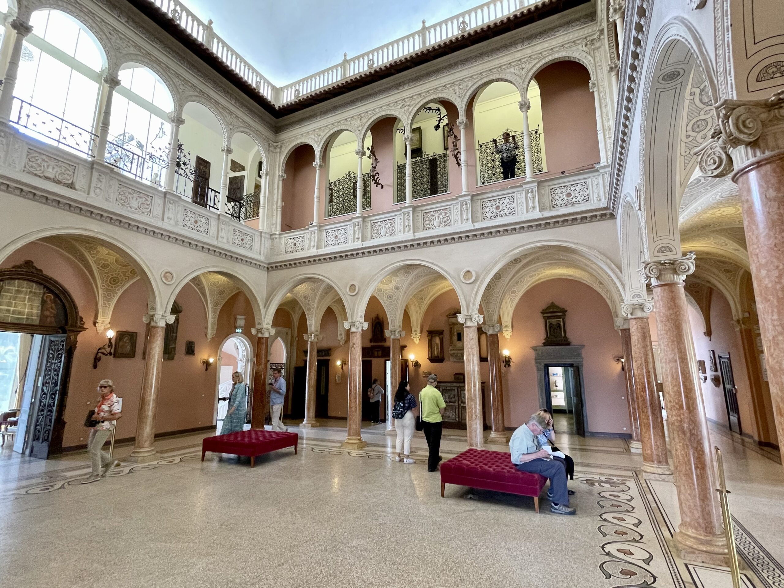 Willa Ephrussi de Rothschild wygląda pięknie nie tylko na zewnątrz, ale jej wnętrza także zachwycają