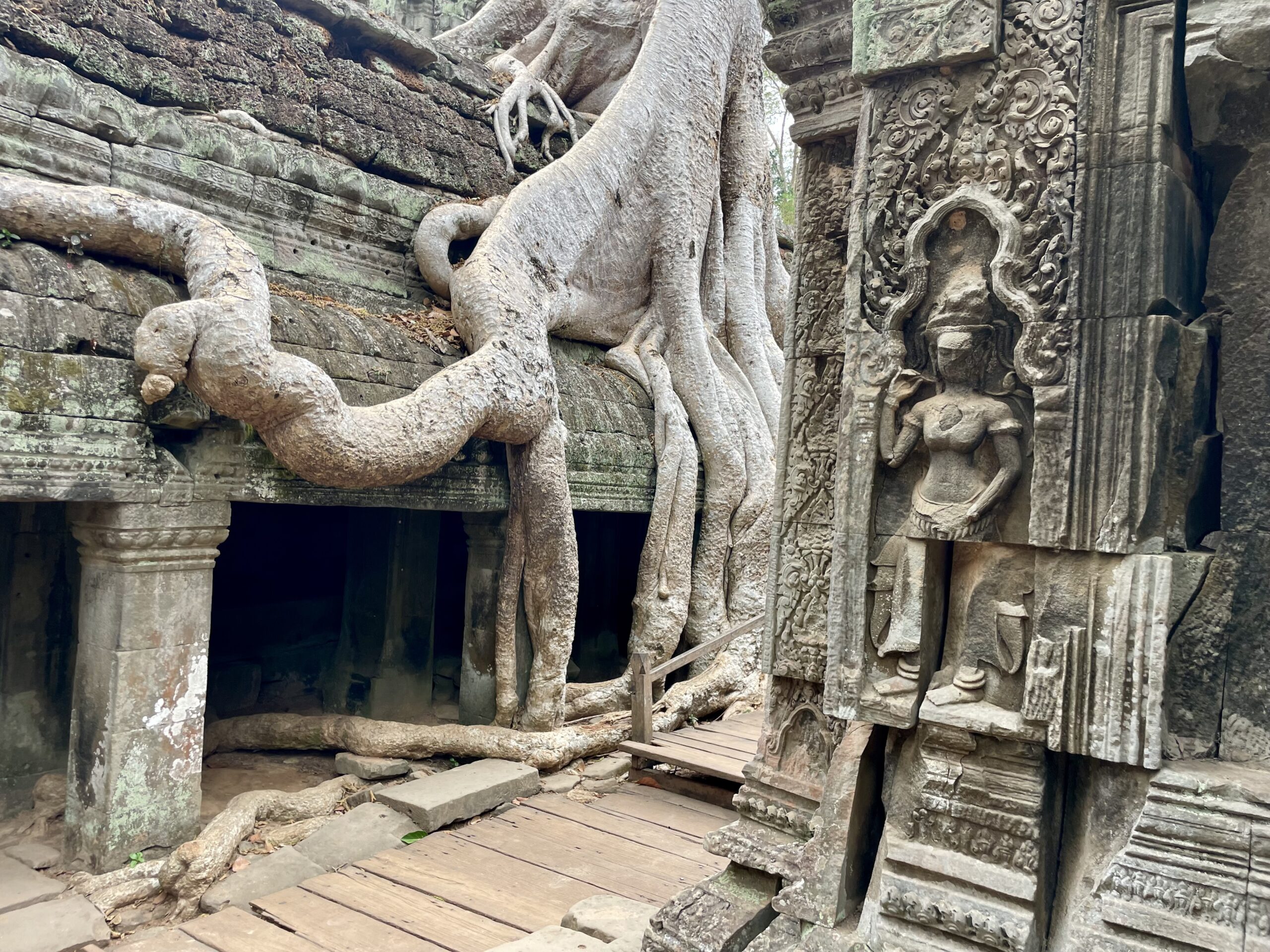 Świątynie Angkor Wat są zaproszeniem do odwiedzenia reszty Kambodży 