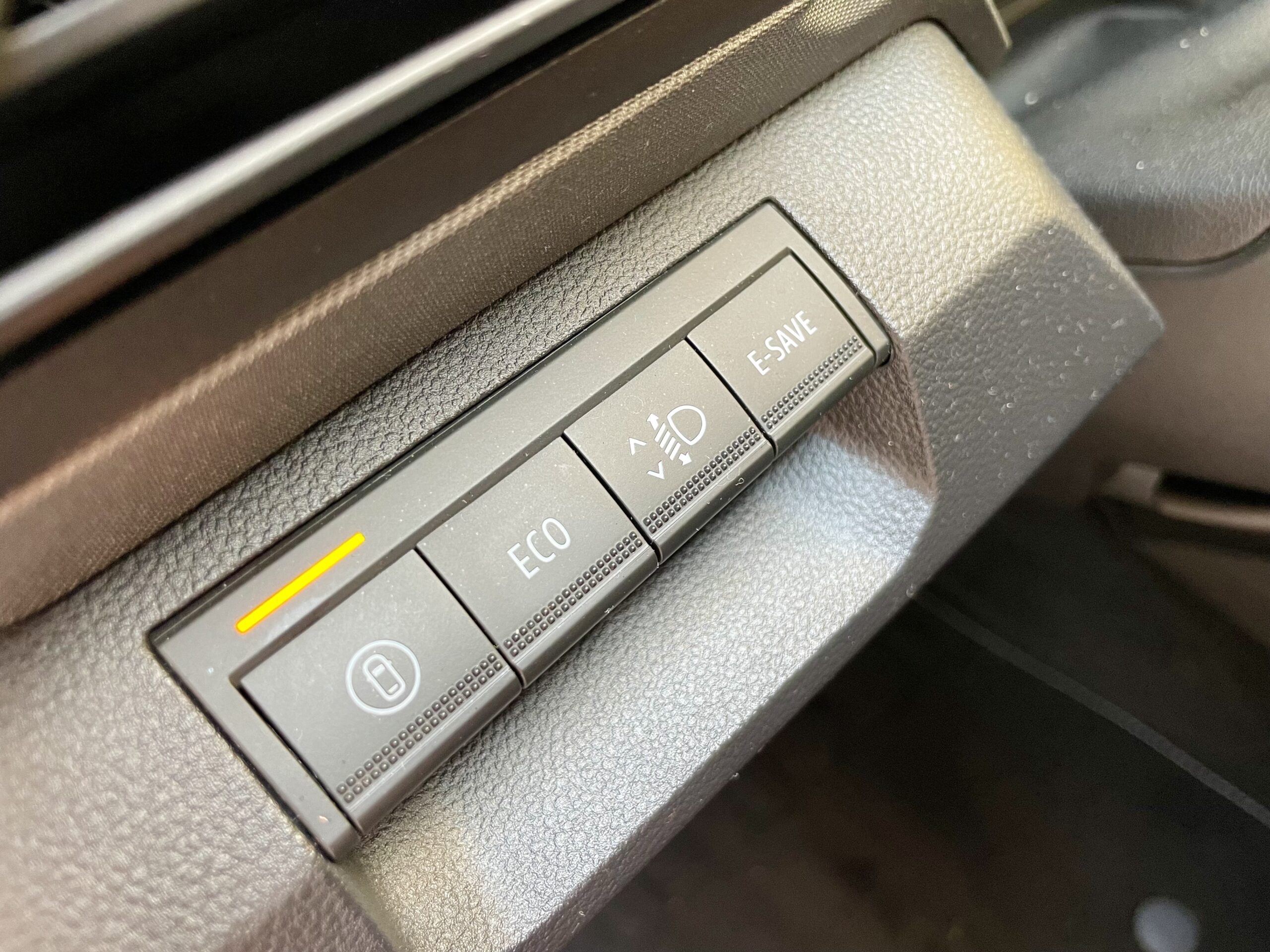 Lepszy prąd czy paliwo? - funkcja E-SAVE okazuje się przydatna