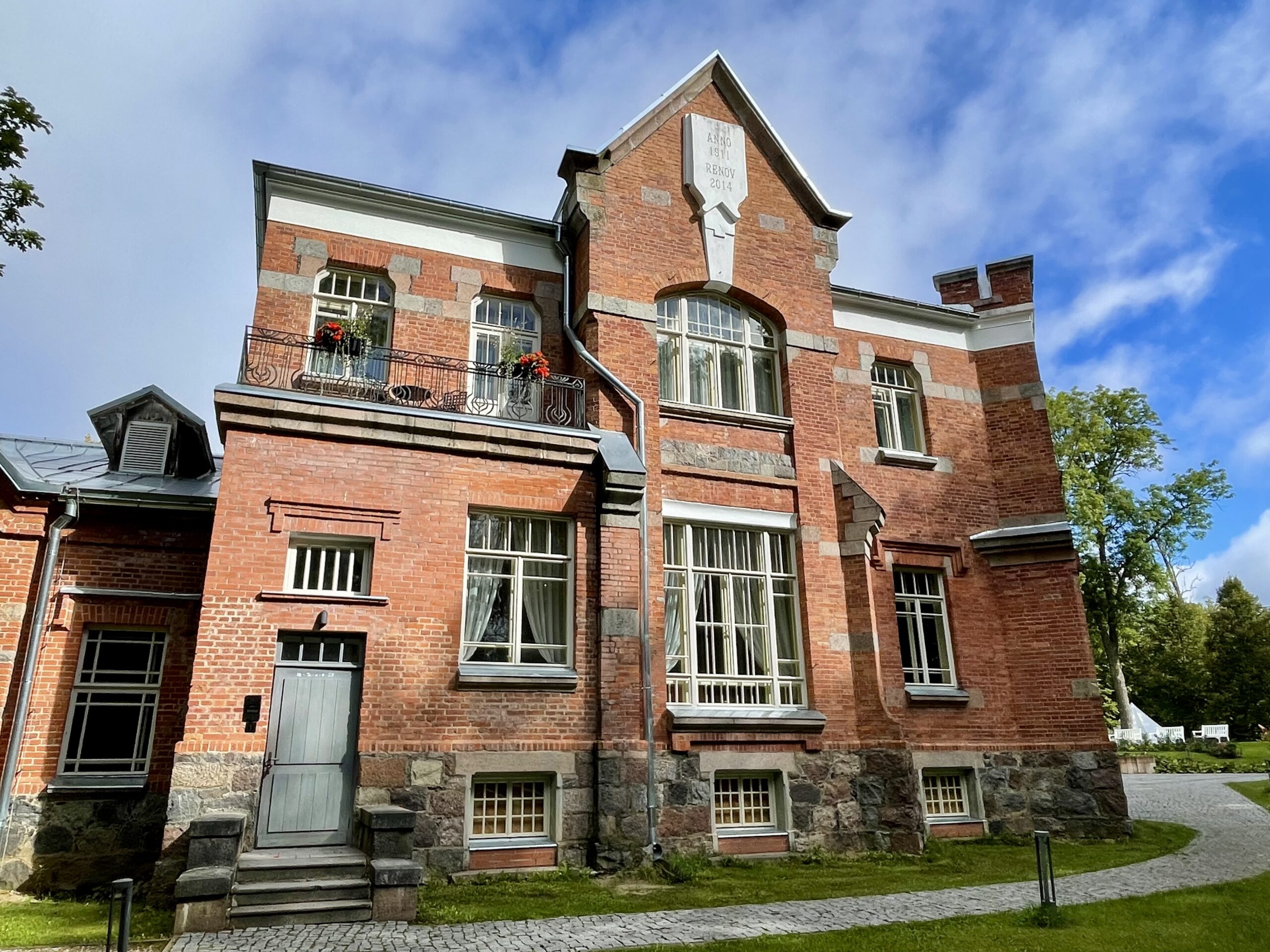 Dwór Kierbedzia w Dłużniewie ma i pokoje gościnne i interaktywne, nowoczesne muzeum