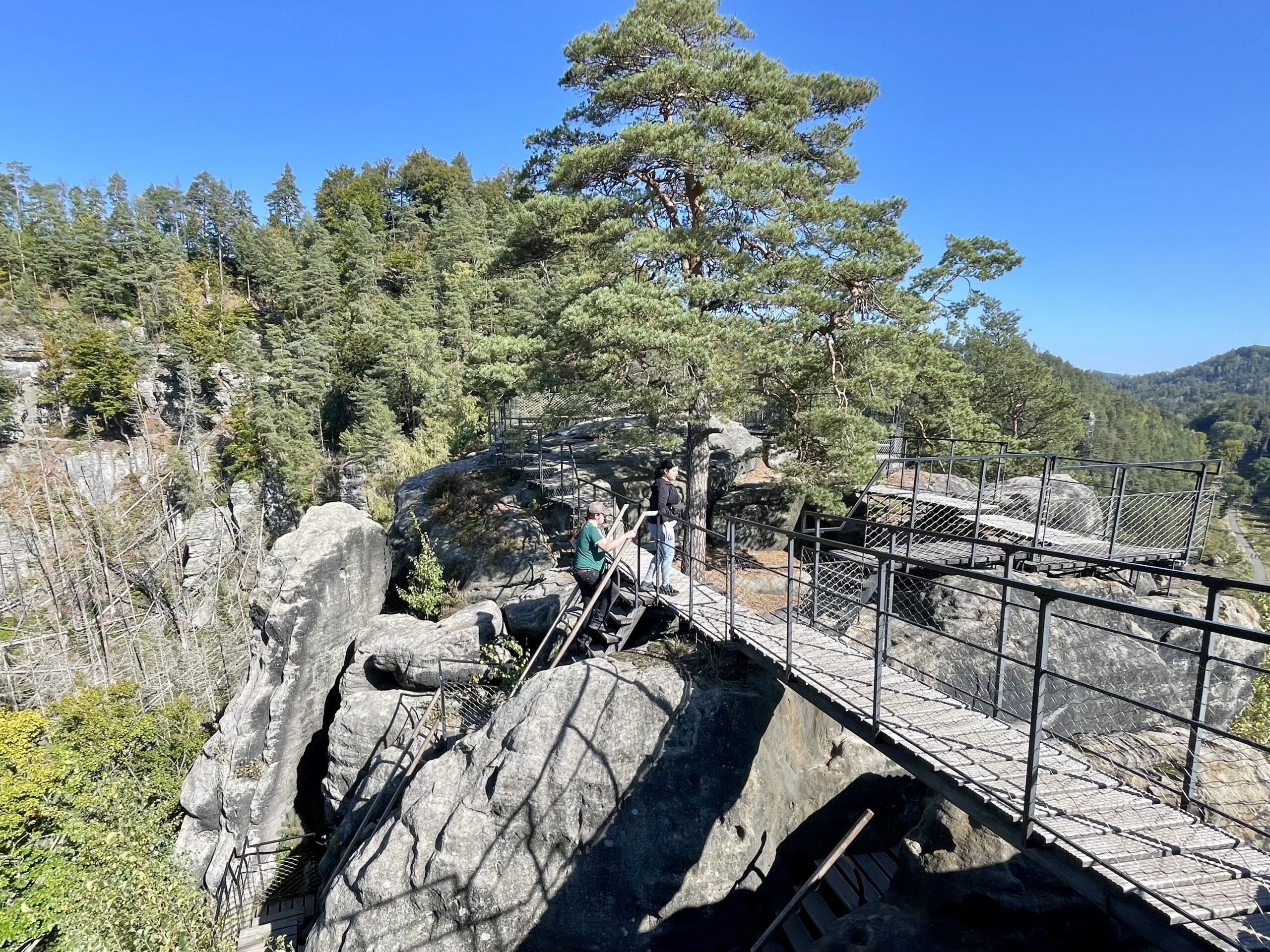 Šaunštejn to ruiny zamku znajdujące się na skałach w Czeskiej Szwajcarii - tędy przebiega szlak