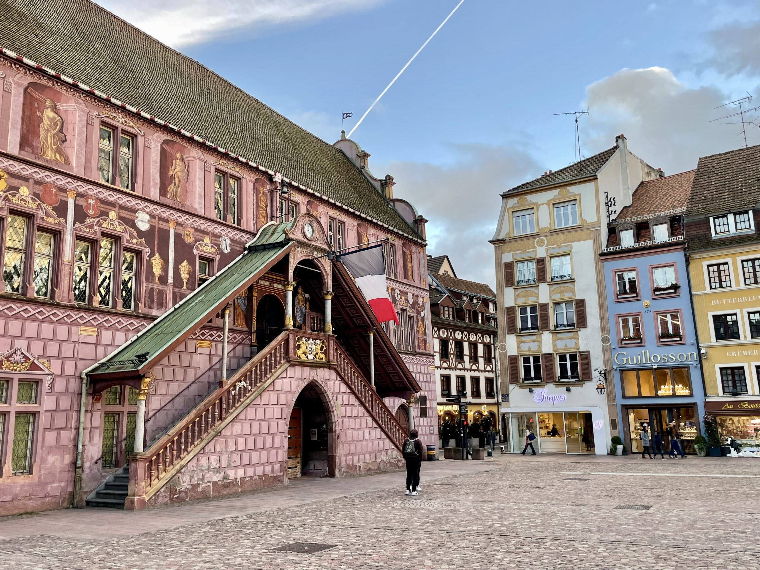 Ratusz w Miluzie cofa nas do czasów gdy miasto było częścią Szwajcarii