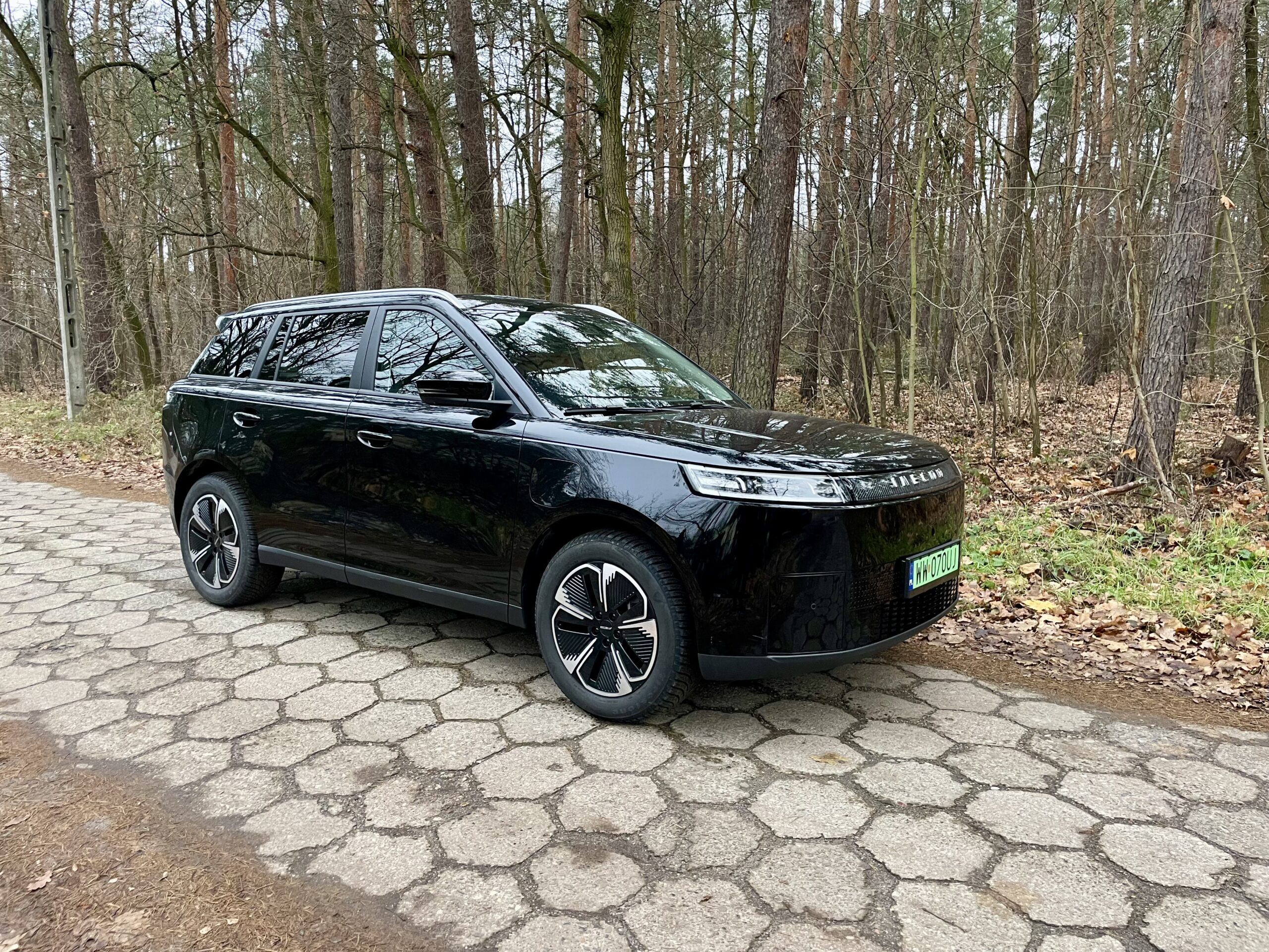 JAECOO 5 jest dostępne w dwóch wariantach napędowych - z silnikiem 1.6TGDi oraz w wersji elektrycznej jako JEACOO E5