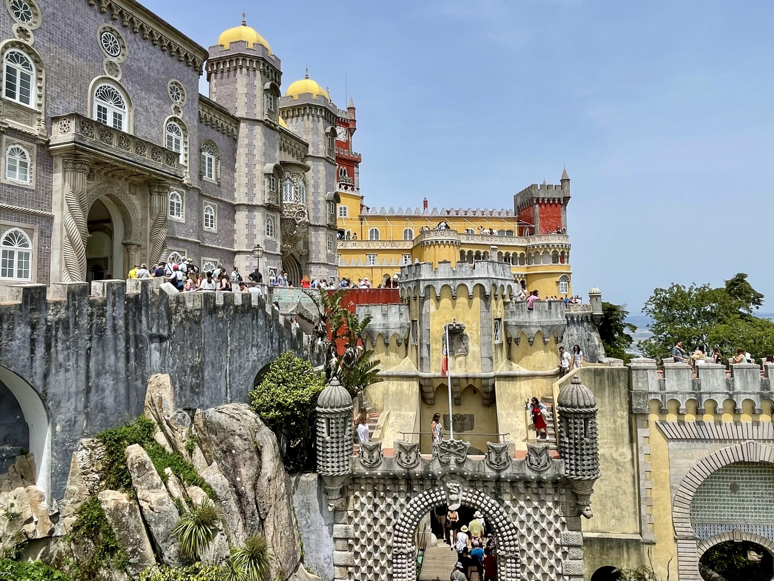Sintra - wartu tu odwiedzić dwa niezwykłe pałace