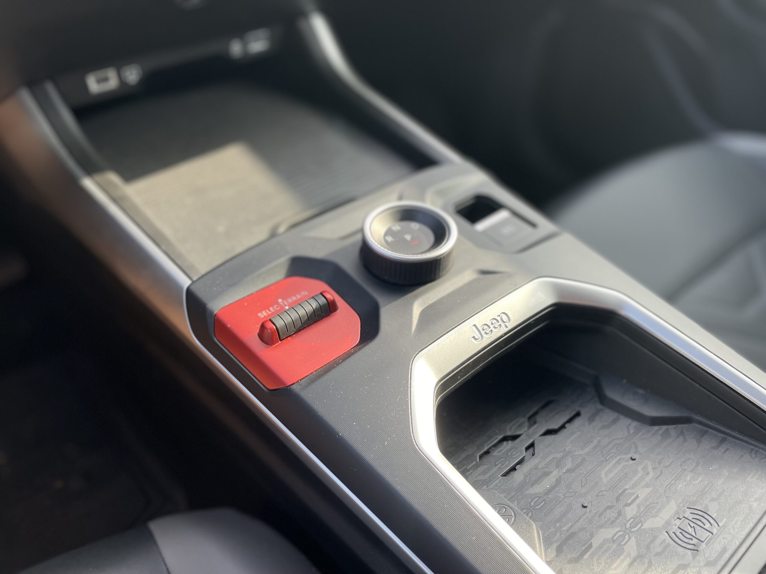 Jeep Compass ma inne tryby jazdy niż większość aut bezemisyjnych